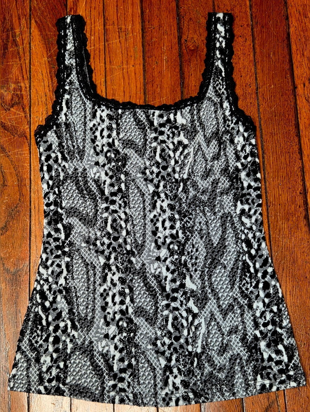 White House Black Market Womens XS Snakeskin Black Lace Lined Sleeveless Tank A4